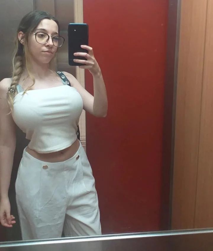 Safira Yakkuza: Bio, Age, Career, Height & Net Worth 2025