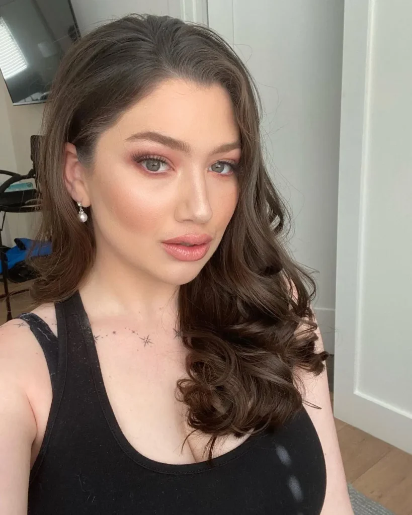 Who Is Alyx Star? Age, Height, Net Worth, Career & Boyfriend