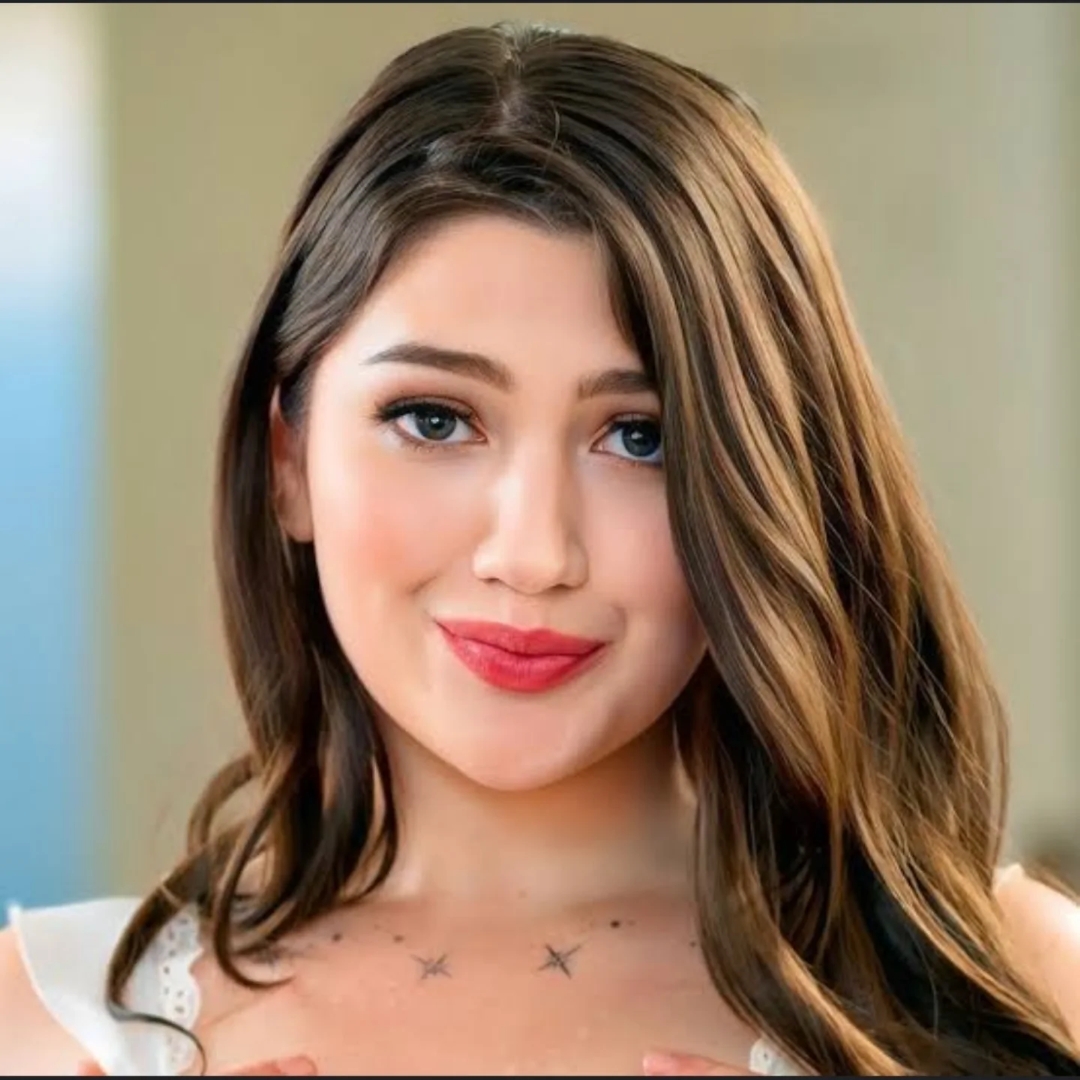 Who Is Alyx Star? Age, Height, Net Worth, Career & Boyfriend